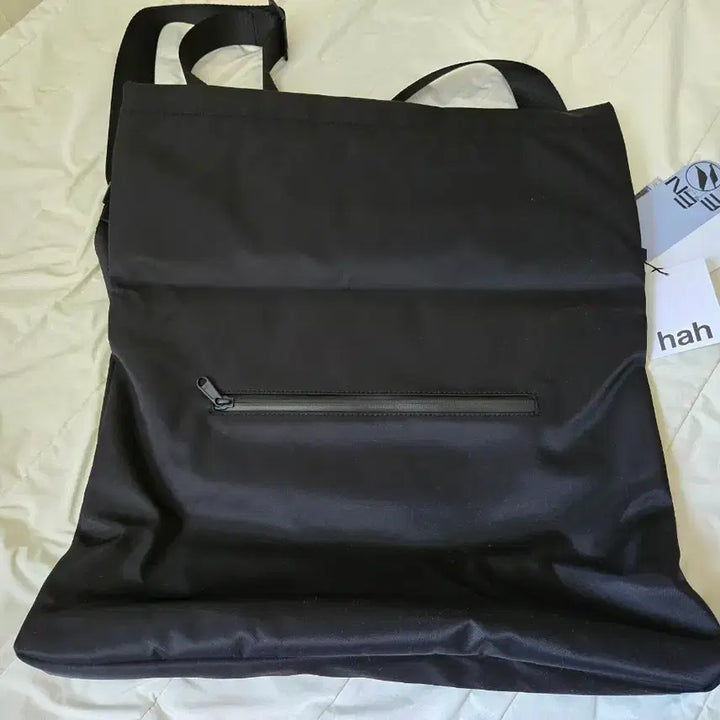 [BUNJANG] HA Archive Nylon Messenger Bag / 하 아카이브 나일론 메신저백