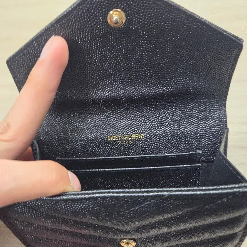 [SOLD OUT] 생로랑 금장 엔벨로프 지갑