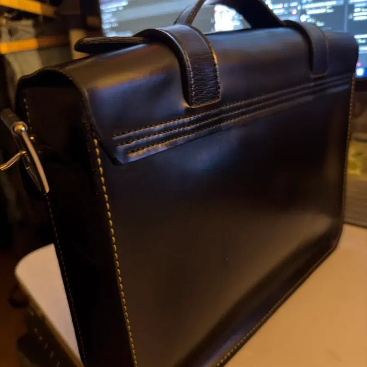 [BUNJANG] Dr. Martens Black Leather 13-inch Satchel Bag / 닥터마틴 블랙 레더 사첼백 13인치