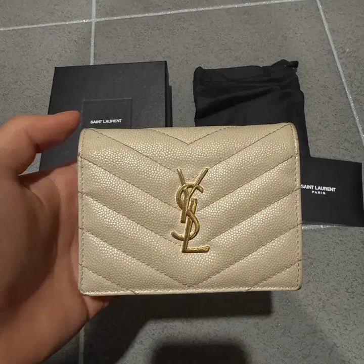 [BUNJANG] Yves Saint Laurent Bifold Wallet / 입생로랑 반지갑