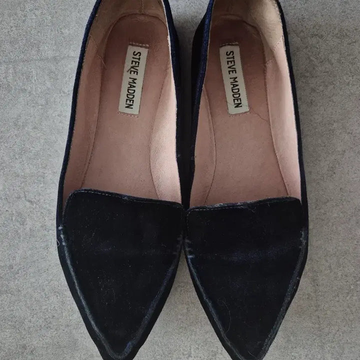 [BUNJANG] Steve Madden Velvet Pointed-Toe Flats - Black / 스티브매든 벨벳 플랫 슈즈 블랙
