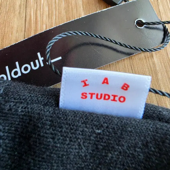 [BUNJANG] IAB Studio x Netflix T-shirt / IAB STUDIO x NETFLIX 반팔티