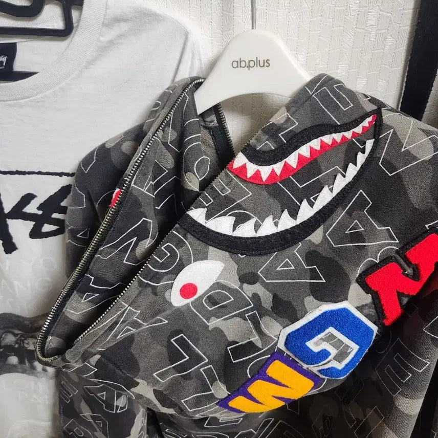 [BUNJANG] BAPE Text Camo Shark Hoodie Black / 베이프 텍스트카모 샤크후드 흑계 교신/판매