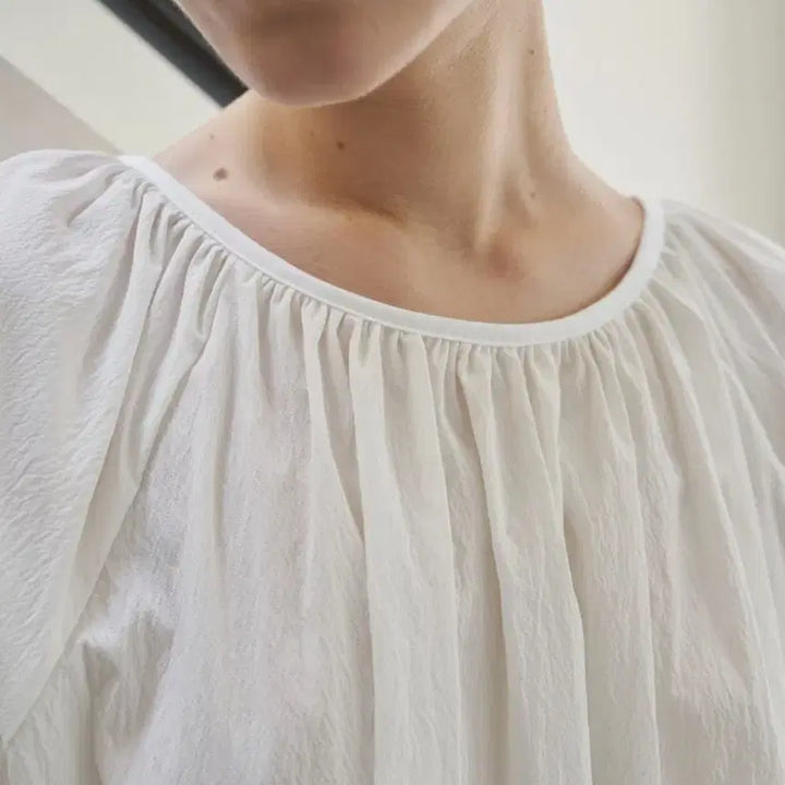 [SOLD OUT] 모헤 러스틀 블라우스 (아이보리)