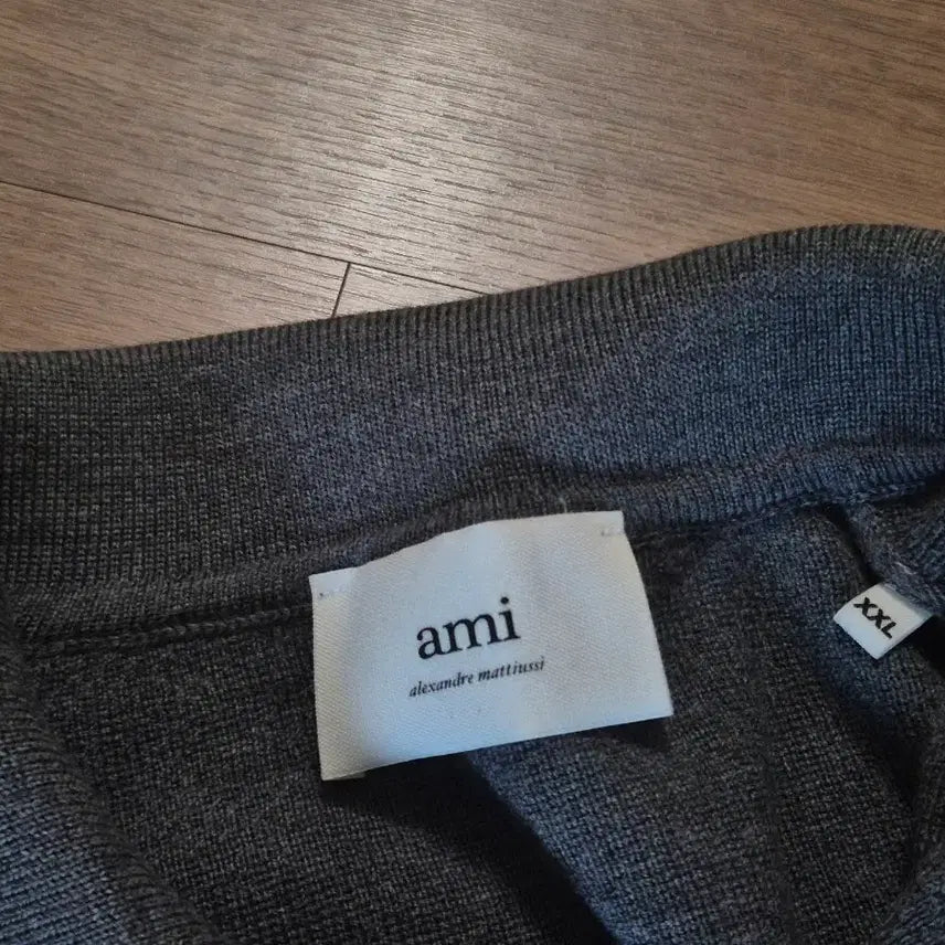 [SOLD OUT] 아미 카라 니트 (XXL)