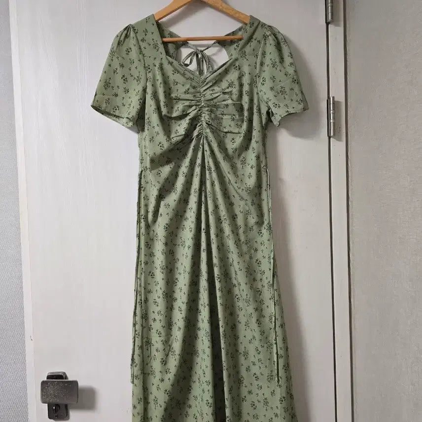 [BUNJANG] Elegant Shirred Olive Green Long Dress / 새상품) 여성스런 셔링 롱원피스
