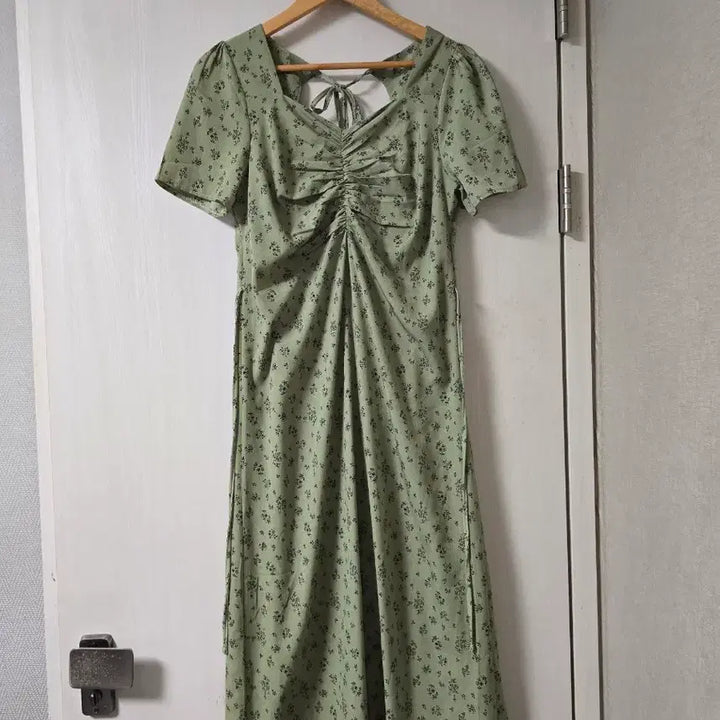 [BUNJANG] Elegant Shirred Olive Green Long Dress / 새상품) 여성스런 셔링 롱원피스
