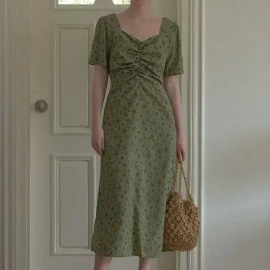 [BUNJANG] Elegant Shirred Olive Green Long Dress / 새상품) 여성스런 셔링 롱원피스