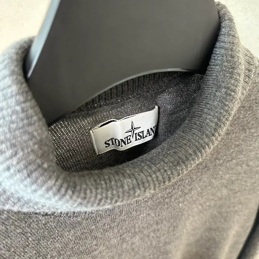 [BUNJANG] 스톤아일랜드 그레이 터틀넥 니트 M / 스톤아일랜드 그레이 터틀넥 니트 M
