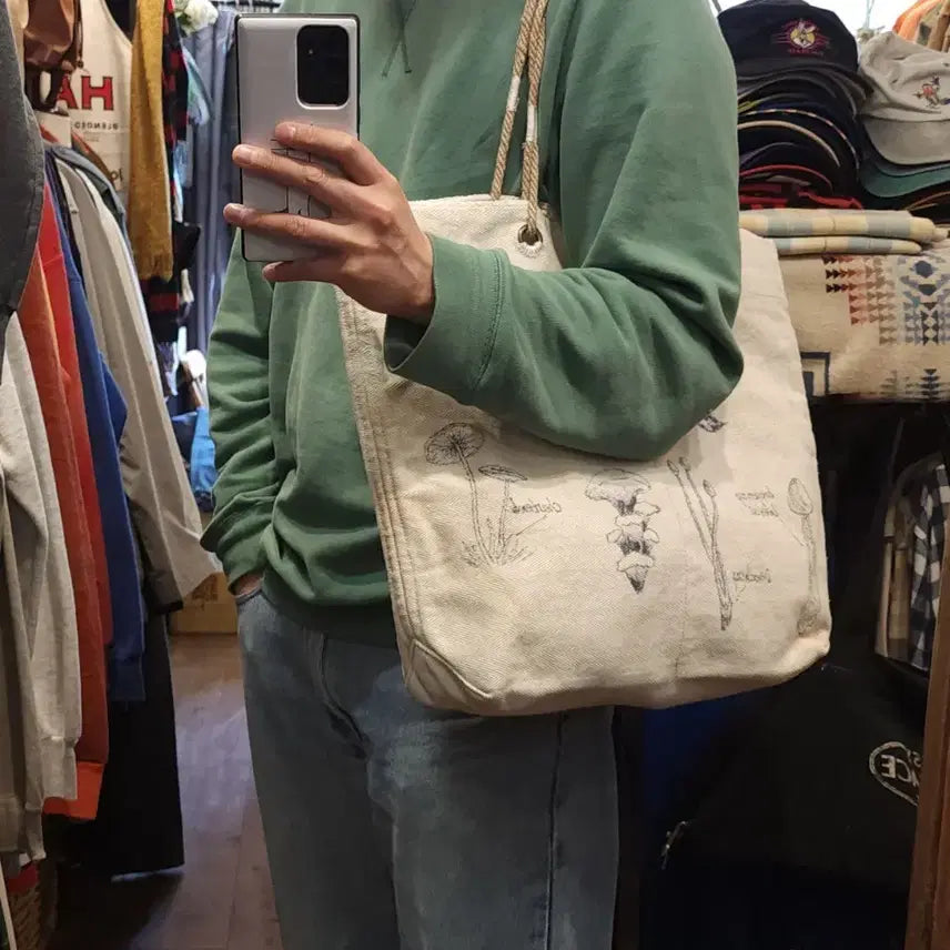 [BUNJANG] Vintage Mushroom Hand-Drawn Canvas Tote Bag / 핸드 드로잉 캔버스 토트백 빈티지 더플백 리메이크 화이트 머쉬룸