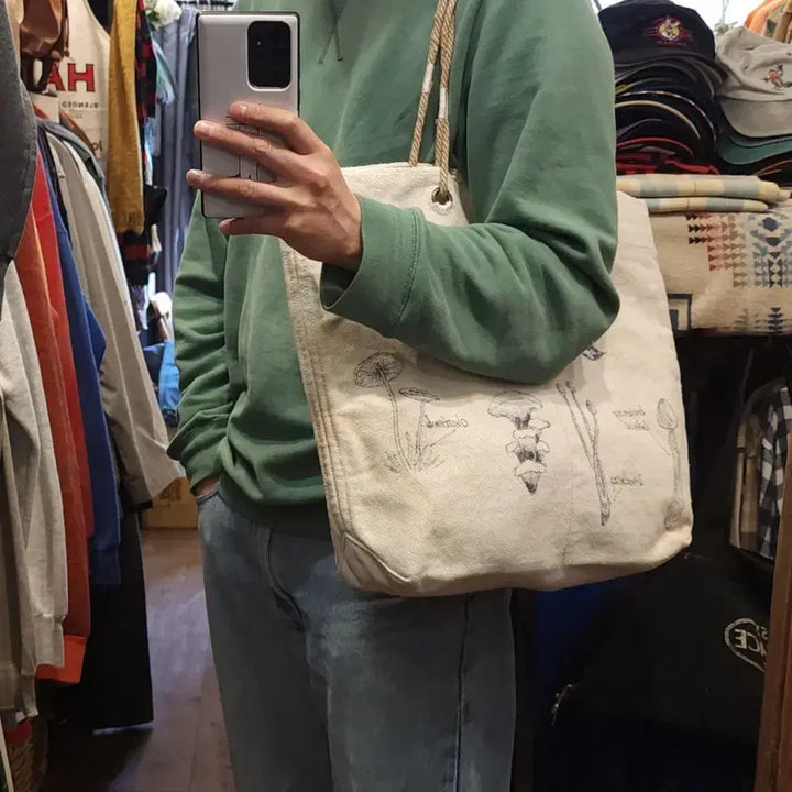 [BUNJANG] Vintage Mushroom Hand-Drawn Canvas Tote Bag / 핸드 드로잉 캔버스 토트백 빈티지 더플백 리메이크 화이트 머쉬룸