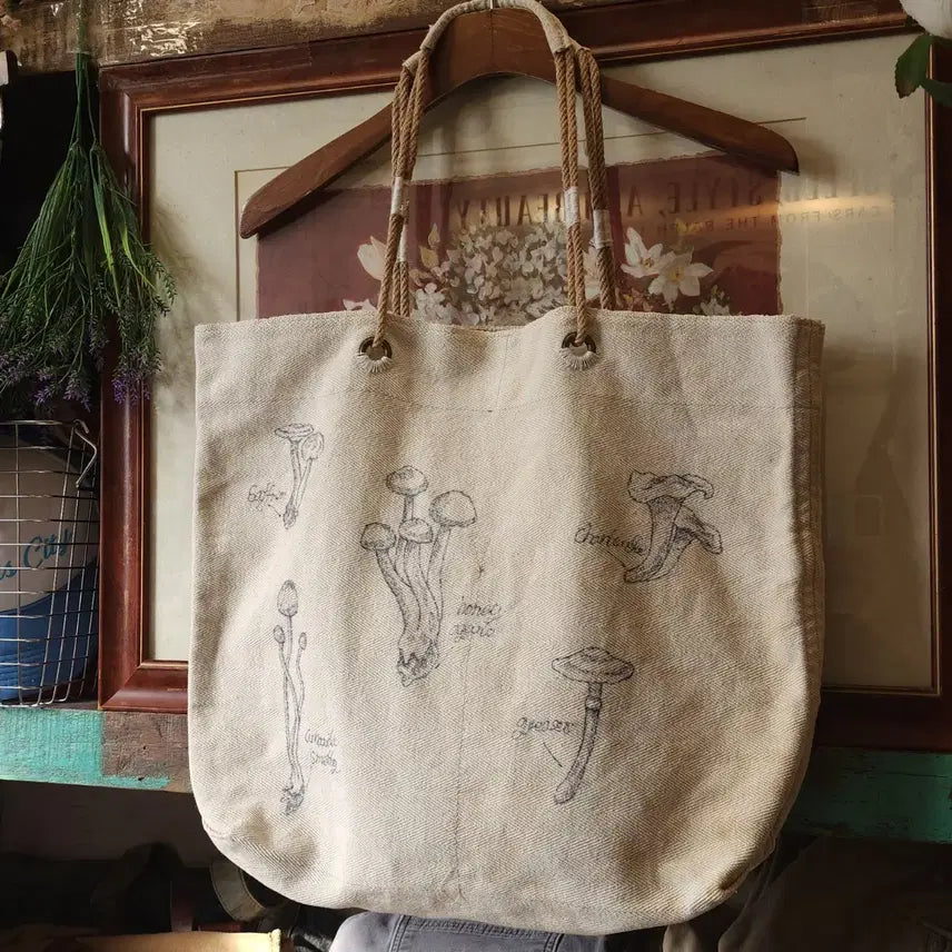 [BUNJANG] Vintage Mushroom Hand-Drawn Canvas Tote Bag / 핸드 드로잉 캔버스 토트백 빈티지 더플백 리메이크 화이트 머쉬룸