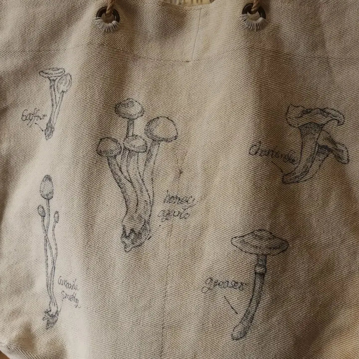 [BUNJANG] Vintage Mushroom Hand-Drawn Canvas Tote Bag / 핸드 드로잉 캔버스 토트백 빈티지 더플백 리메이크 화이트 머쉬룸