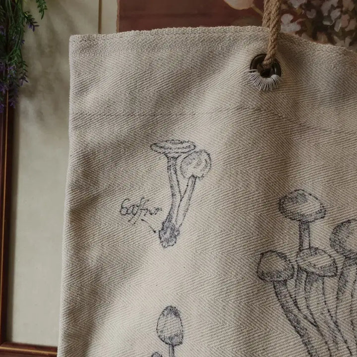[BUNJANG] Vintage Mushroom Hand-Drawn Canvas Tote Bag / 핸드 드로잉 캔버스 토트백 빈티지 더플백 리메이크 화이트 머쉬룸