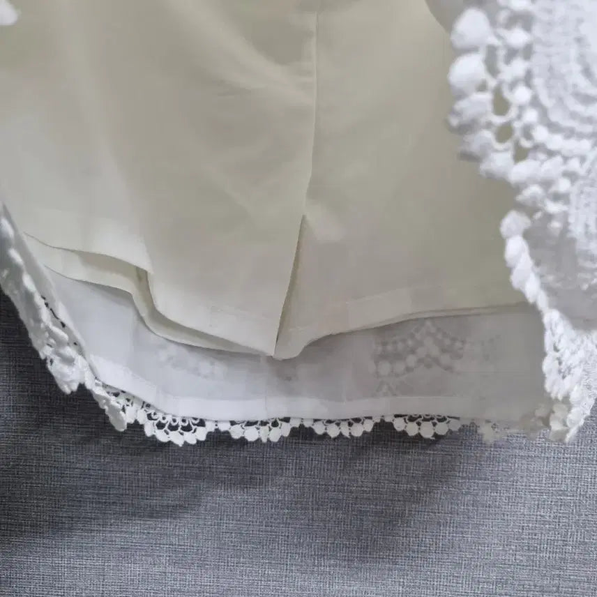 [BUNJANG] Hazzys White Lace Mini Skirt / 헤지스 화이트 레이스 미니 스커트 55