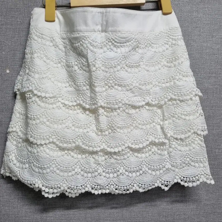 [BUNJANG] Hazzys White Lace Mini Skirt / 헤지스 화이트 레이스 미니 스커트 55