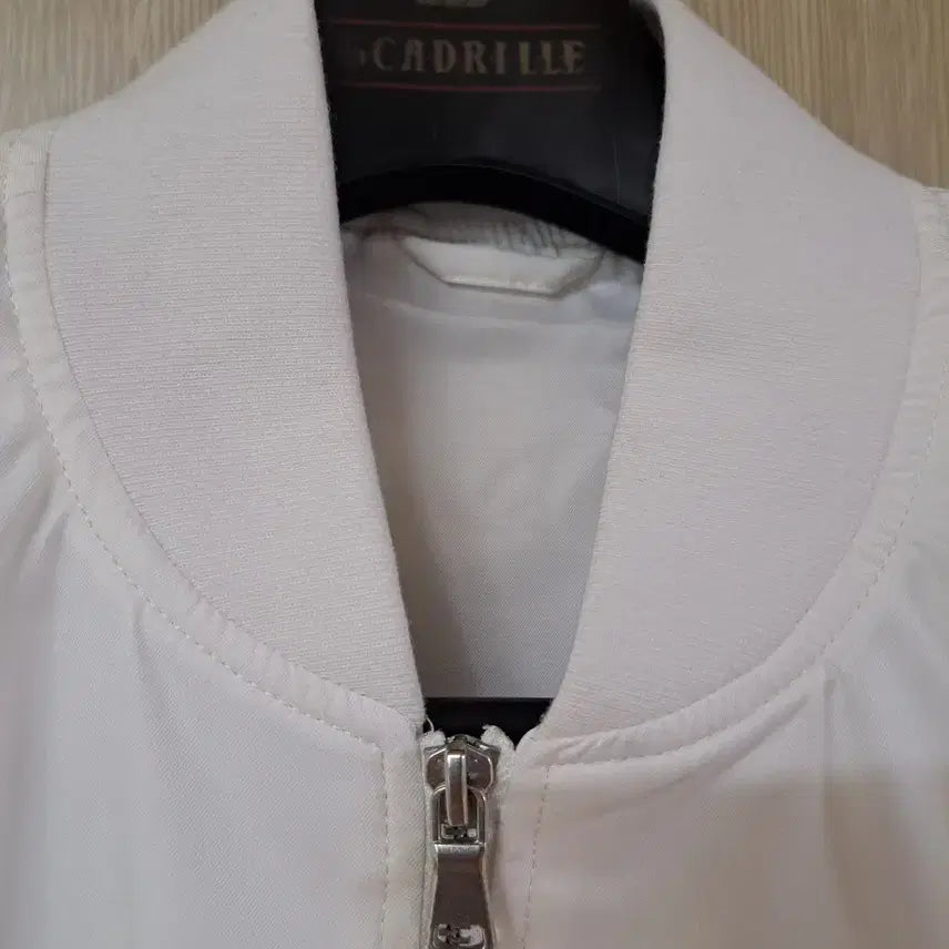 [SOLD OUT] 화이트 봄버 자켓 항공점퍼