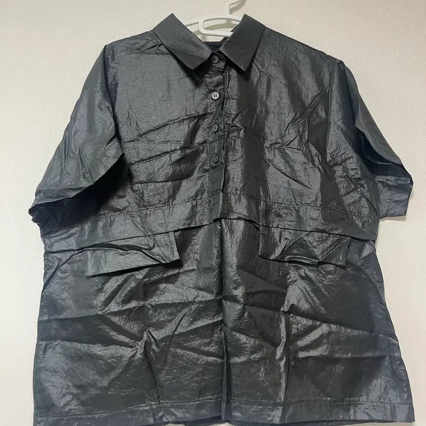 [BUNJANG] Glossy Windbreaker Short Sleeve Shirt / 글로시 유광 바람막이 반팔 셔츠