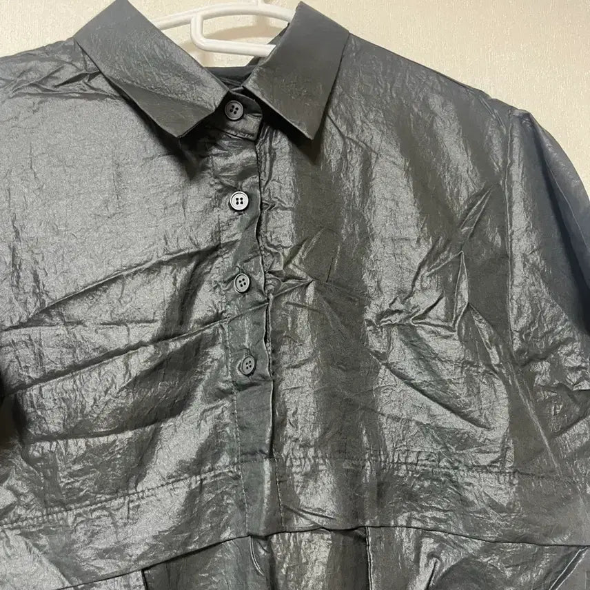 [BUNJANG] Glossy Windbreaker Short Sleeve Shirt / 글로시 유광 바람막이 반팔 셔츠