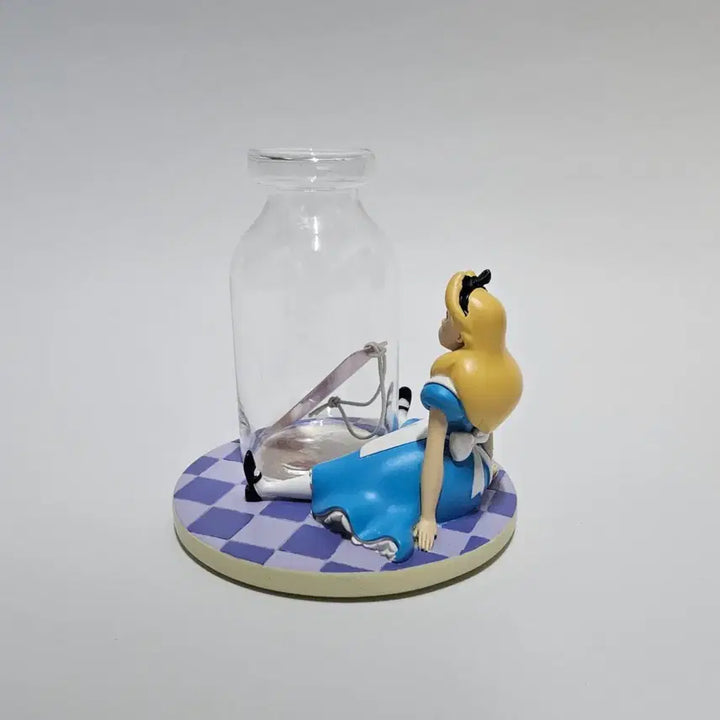 [BUNJANG] Disney Alice in Wonderland "Alice Shrinking" Figure / <7/31까지 할인> 디즈니 앨리스 피규어