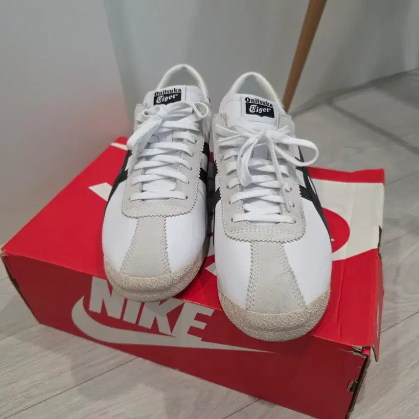 [SOLD OUT] 아식스 오니츠카타이거 코르세어 화이트 블랙 275사이즈
