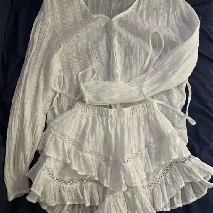 [BUNJANG] Anynewmore Two-Piece Set Sizzy Look / 에이블리 지그재그 애니원모어 투피스 시즈니룩