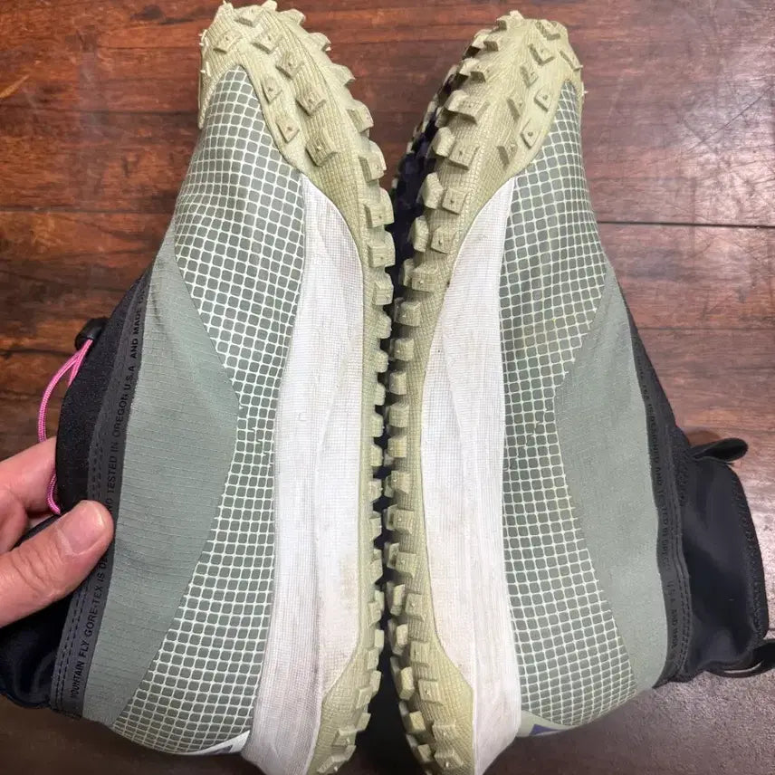 [BUNJANG] Nike ACG Mountain Fly GORE-TEX Clay Green Sneakers / [270] 나이키 acg 마운틴 플라이 고어텍스 클레이 그린