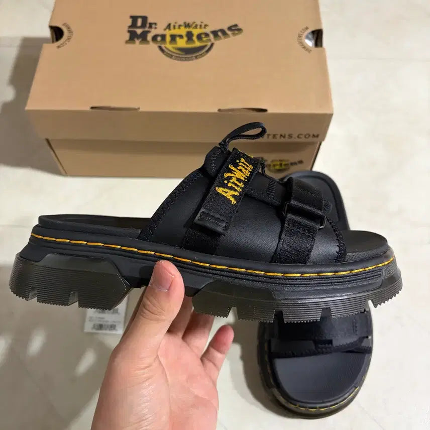 [BUNJANG] Dr. Martens Ace Logo Mild Leather Platform Slides / 새상품(230)닥터마틴 에이스 로고 마일드 레더 스트랩 플랫폼 슬라이드