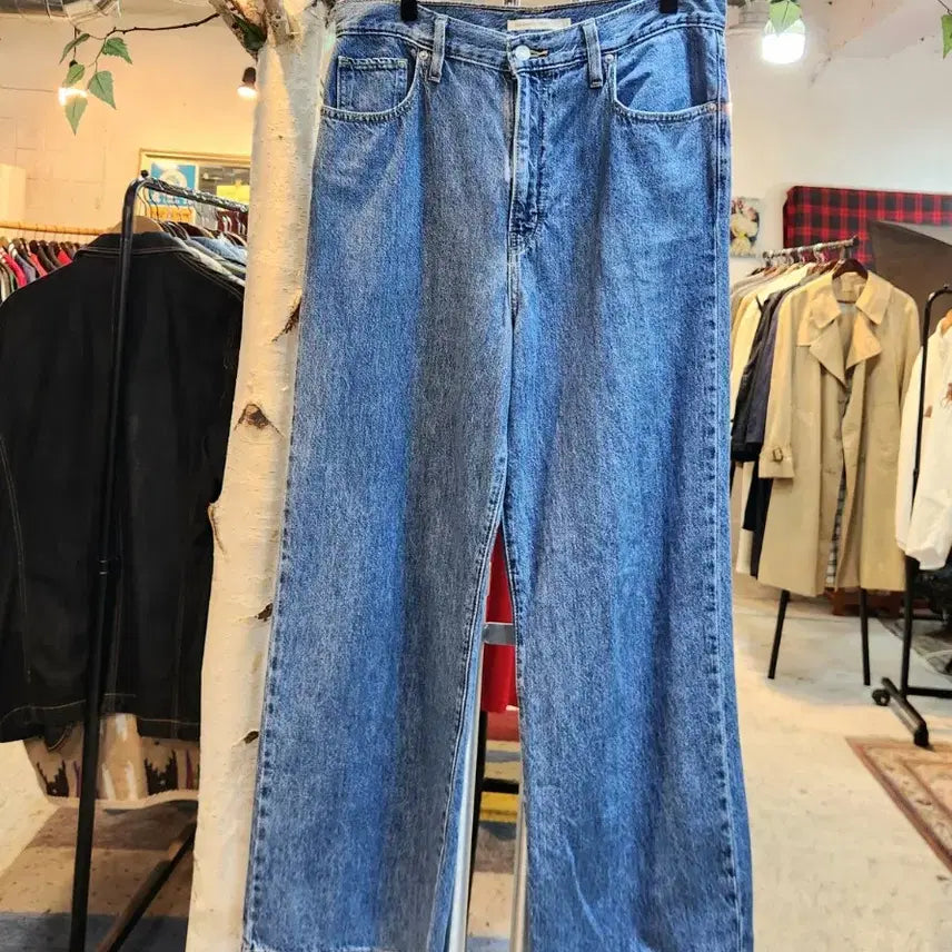 [SOLD OUT] LEVIS 리바이스 하이웨스트 스트레이트 핏 데님 팬츠