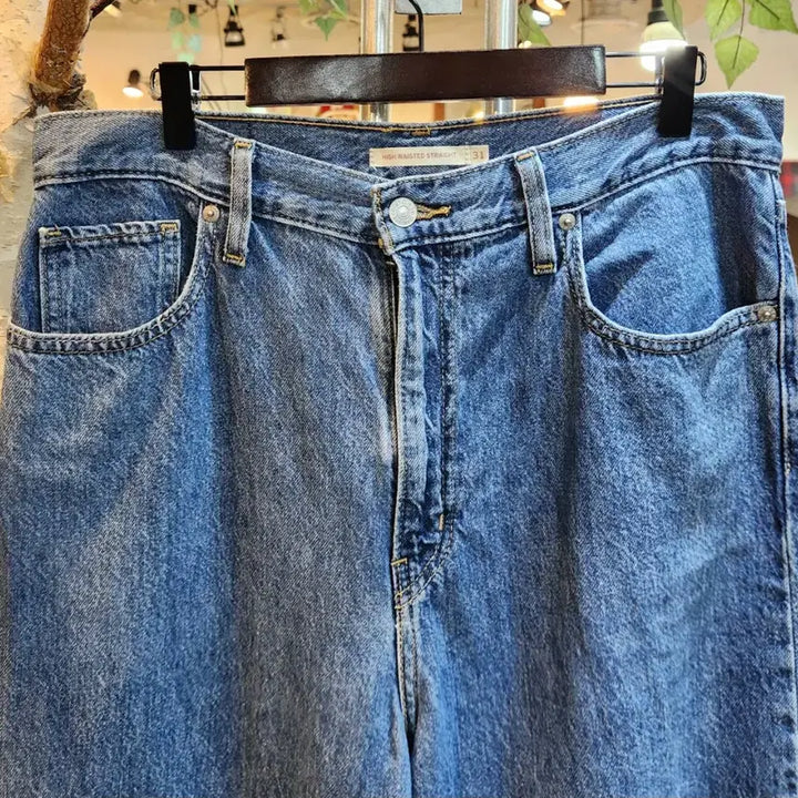 [SOLD OUT] LEVIS 리바이스 하이웨스트 스트레이트 핏 데님 팬츠
