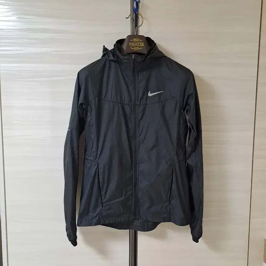 [SOLD OUT] 나이키 블랙  여성바람막이