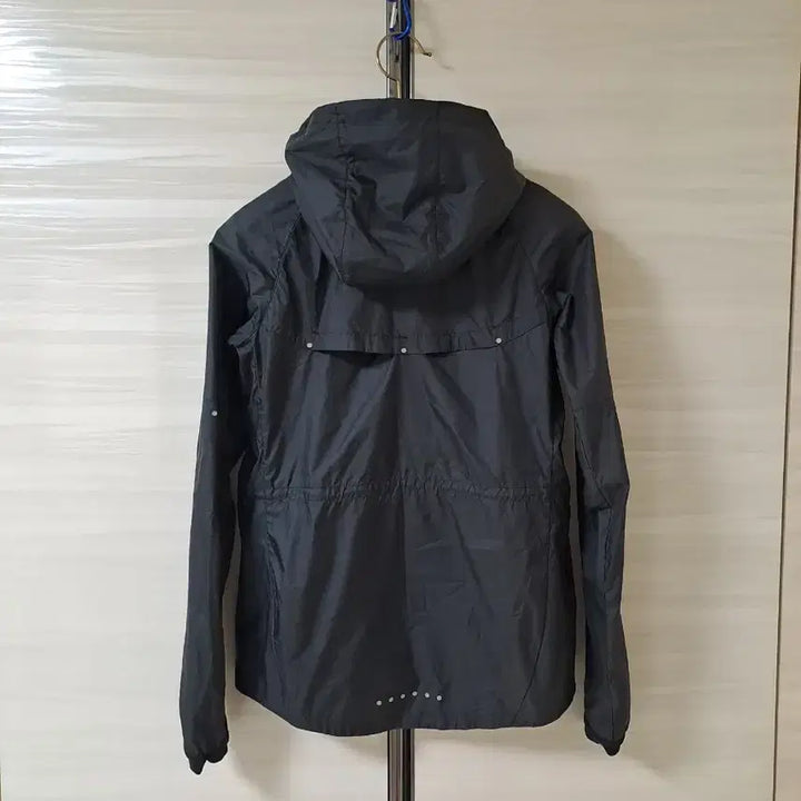 [SOLD OUT] 나이키 블랙  여성바람막이