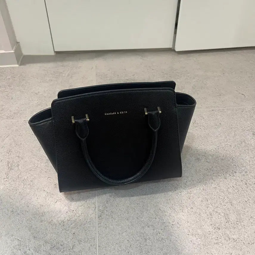 [BUNJANG] Charles &amp; Keith Black Shoulder Bag / 찰스앤키스 가방