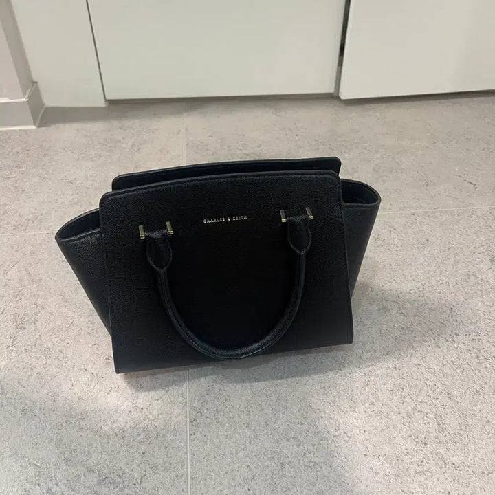 [BUNJANG] Charles &amp; Keith Black Shoulder Bag / 찰스앤키스 가방