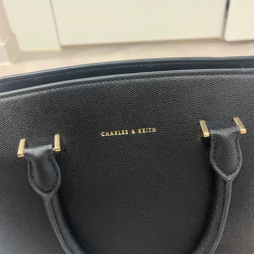 [BUNJANG] Charles &amp; Keith Black Shoulder Bag / 찰스앤키스 가방
