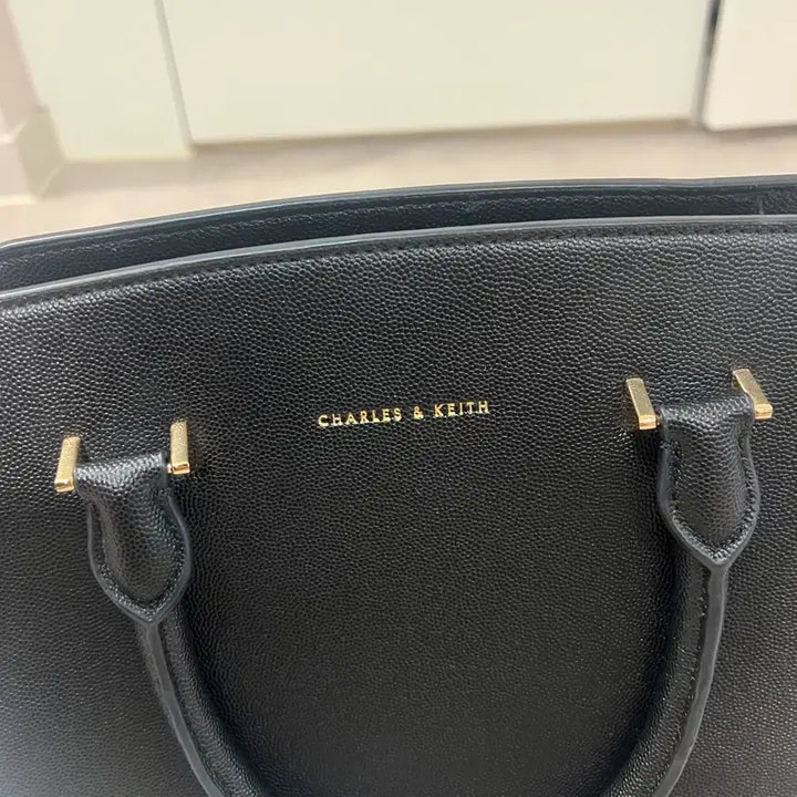[BUNJANG] Charles &amp; Keith Black Shoulder Bag / 찰스앤키스 가방