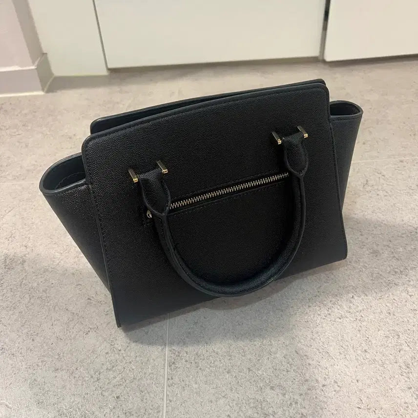 [BUNJANG] Charles &amp; Keith Black Shoulder Bag / 찰스앤키스 가방