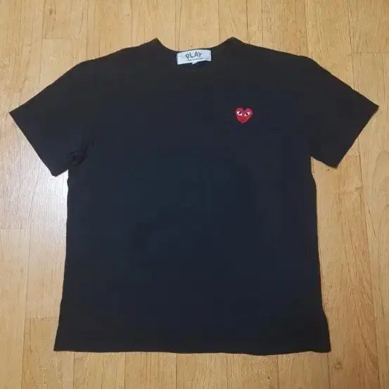 [SOLD OUT] (최상급)꼼데가르송 플레이 레드 하트 로고 블랙 반팔티, 100~105