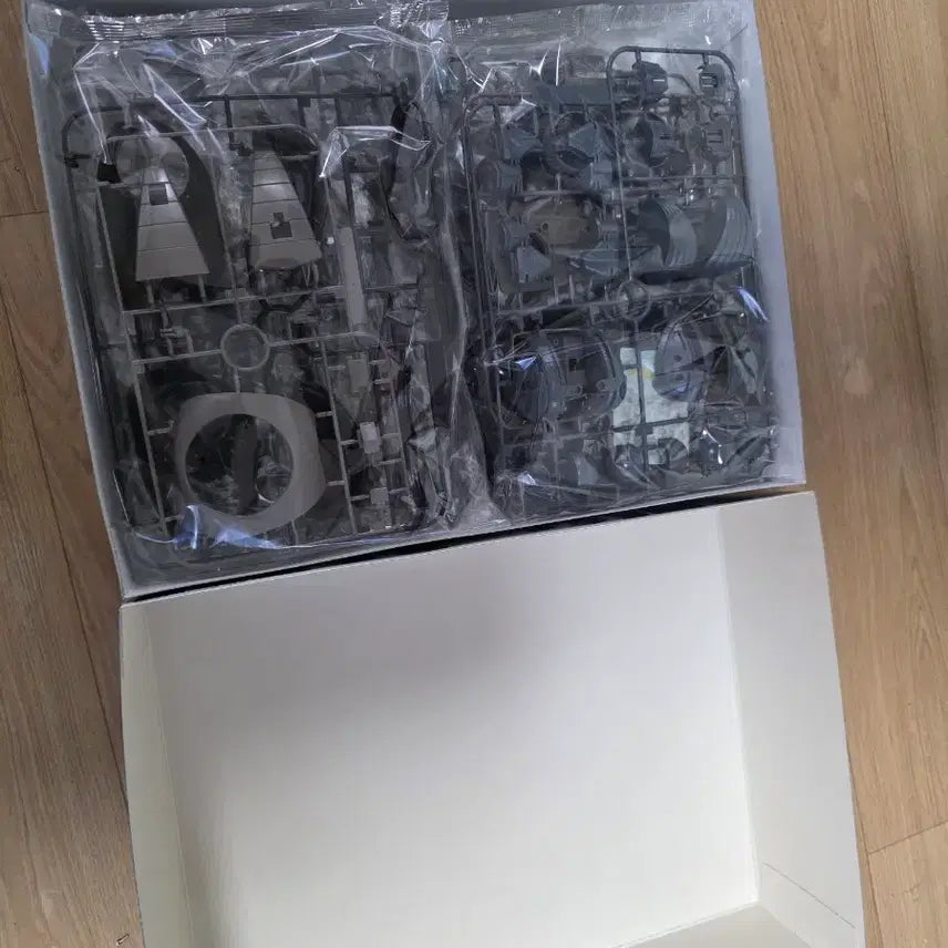 [SOLD OUT] 반다이 MG 앗가이 건담 프라모델