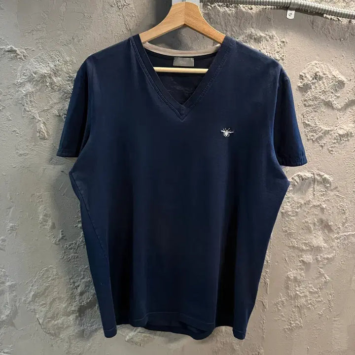 [BUNJANG] Dior Bee Embroidery V-Neck T-shirt Navy / 48 디올 DIOR 벌 자수 브이넥 반팔 티셔츠 네이비