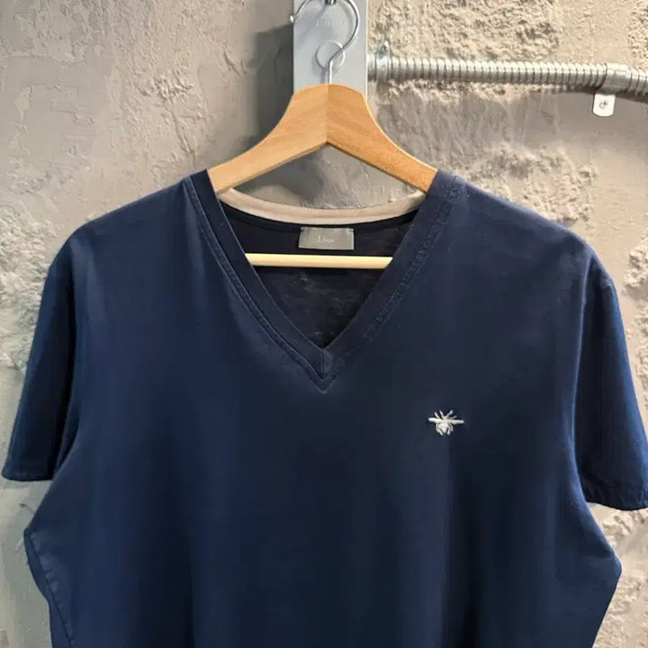[BUNJANG] Dior Bee Embroidery V-Neck T-shirt Navy / 48 디올 DIOR 벌 자수 브이넥 반팔 티셔츠 네이비