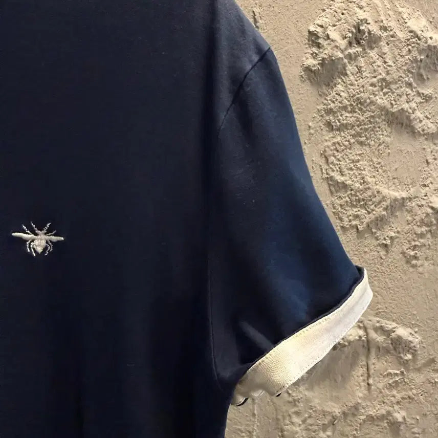 [BUNJANG] Dior Bee Embroidery V-Neck T-shirt Navy / 48 디올 DIOR 벌 자수 브이넥 반팔 티셔츠 네이비