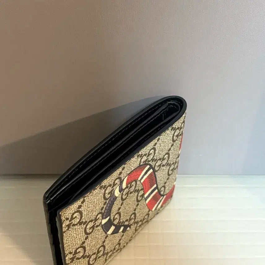 [SOLD OUT] 구찌 스네이크 반지갑 새상품급