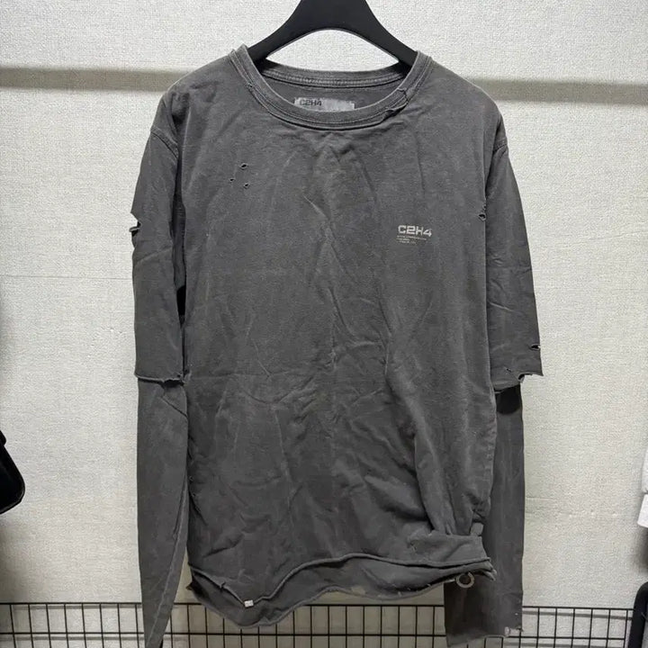 [BUNJANG] C2H4 Gray Damage Washed Long Sleeve T-shirt / C2H4 데미지 워싱 긴팔 티셔츠 그레이