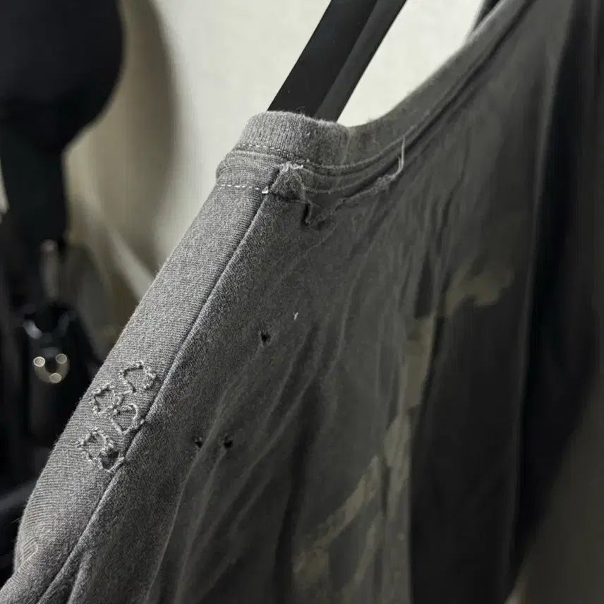 [BUNJANG] C2H4 Gray Damage Washed Long Sleeve T-shirt / C2H4 데미지 워싱 긴팔 티셔츠 그레이