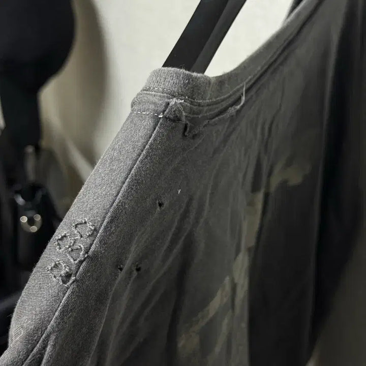 [BUNJANG] C2H4 Gray Damage Washed Long Sleeve T-shirt / C2H4 데미지 워싱 긴팔 티셔츠 그레이
