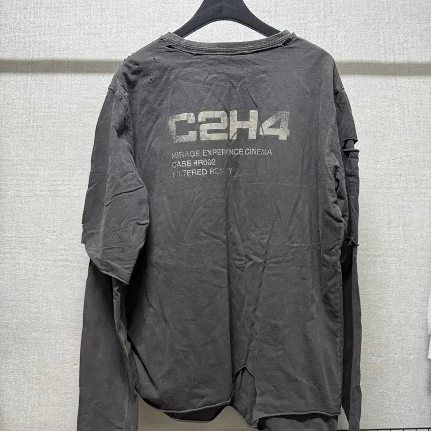 [BUNJANG] C2H4 Gray Damage Washed Long Sleeve T-shirt / C2H4 데미지 워싱 긴팔 티셔츠 그레이