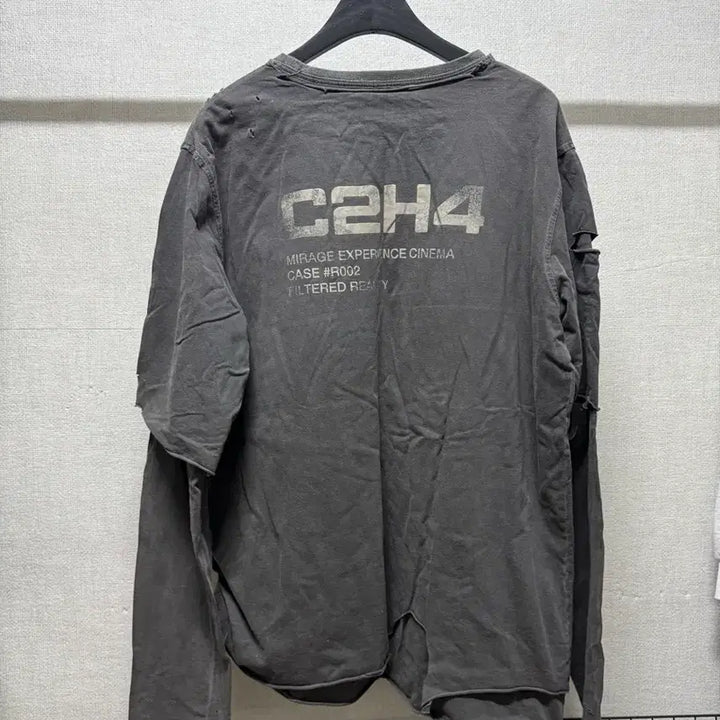 [BUNJANG] C2H4 Gray Damage Washed Long Sleeve T-shirt / C2H4 데미지 워싱 긴팔 티셔츠 그레이