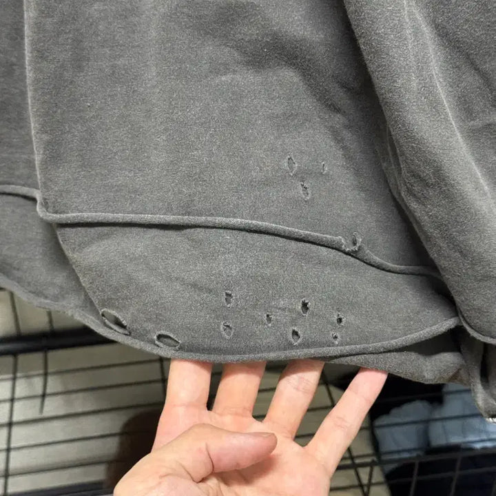 [BUNJANG] C2H4 Gray Damage Washed Long Sleeve T-shirt / C2H4 데미지 워싱 긴팔 티셔츠 그레이