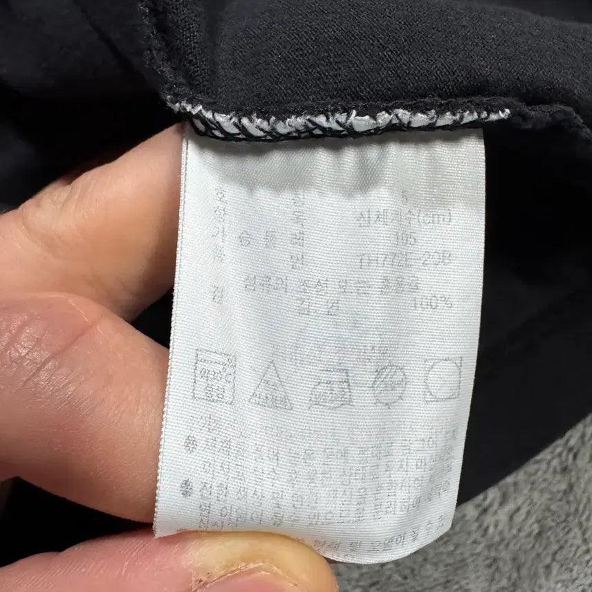 [BUNJANG] Lacoste V-Neck Short Sleeve T-shirt Black / 라코스테 V넥 반팔 티셔츠 블랙